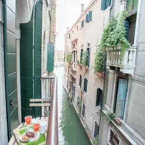 https://san-marco-romantic-dream.hotelinveneto.com